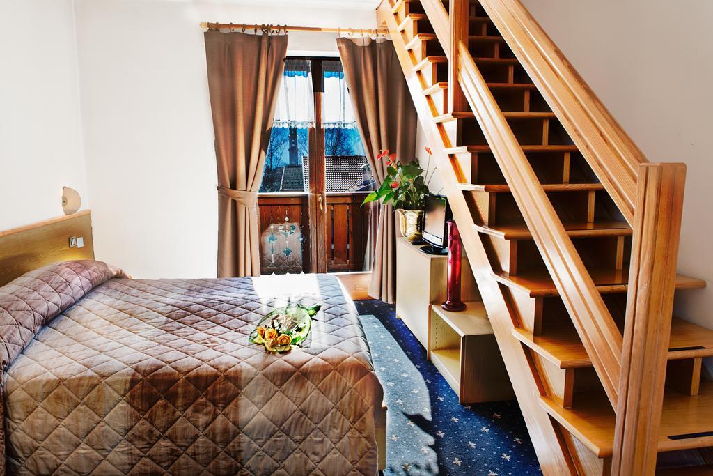 Garni Bonsai Bed & Breakfast ปินโซโล ห้อง รูปภาพ